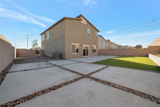 Photo - 7957 Rachelis St