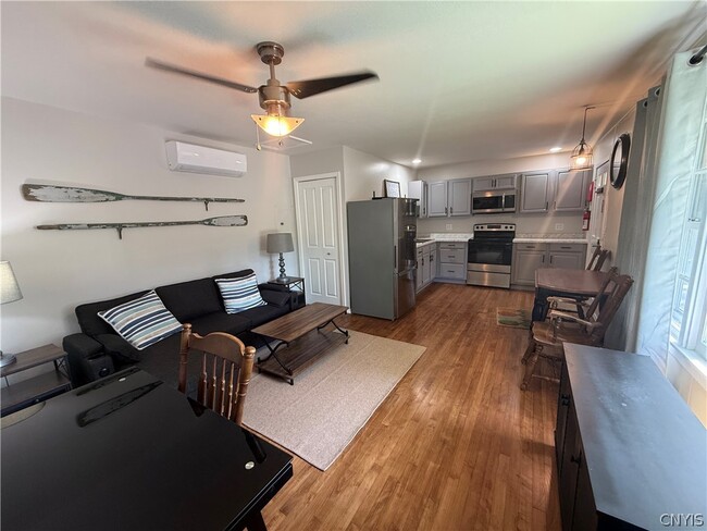 Photo - 4048 Port St