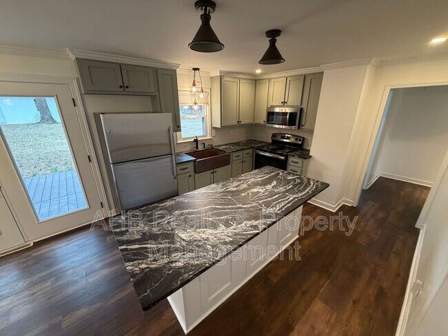 Photo - 1812 Greentree Rd