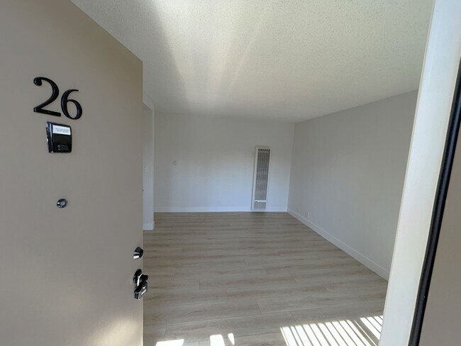 Photo - 650 W Gardena Blvd