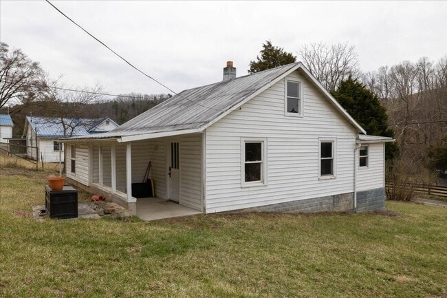 Photo - Cozy Living in a Convenient Christiansburg...