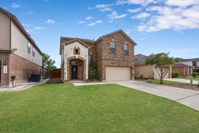 Spacious 3-Bed Home with Community Pool, Private Patio & Island Kitchen in San Antonio