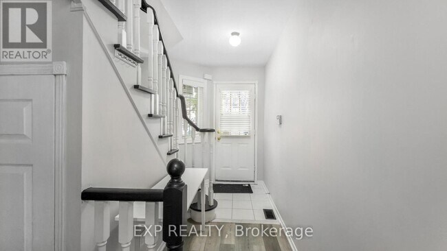 Photo - 445 Apache Ct