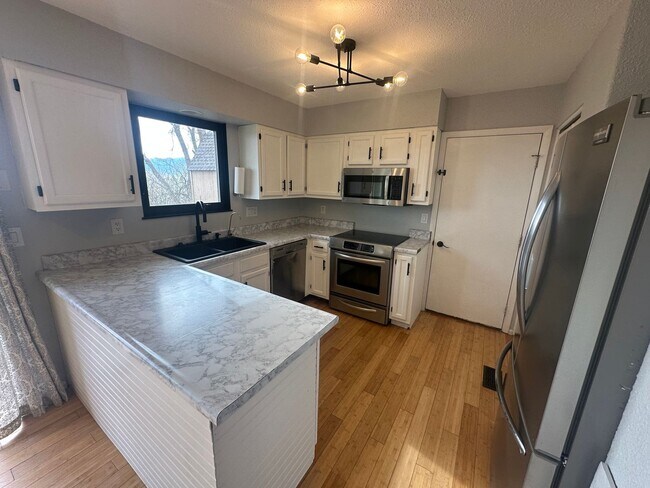 Photo - Stunning 3-Bedroom Home with Mountain View...