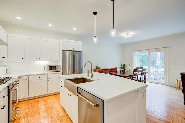 Photo - 23 Lily Pond Ln