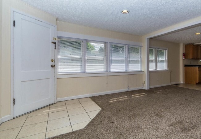 Photo - 115 E 16th St