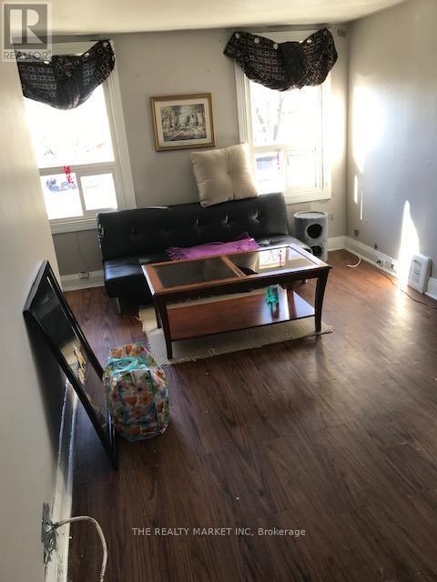 Photo - 430 Simcoe St S