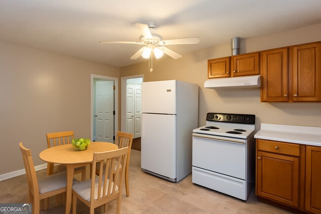 Photo - 3172 Humphries Dr SE