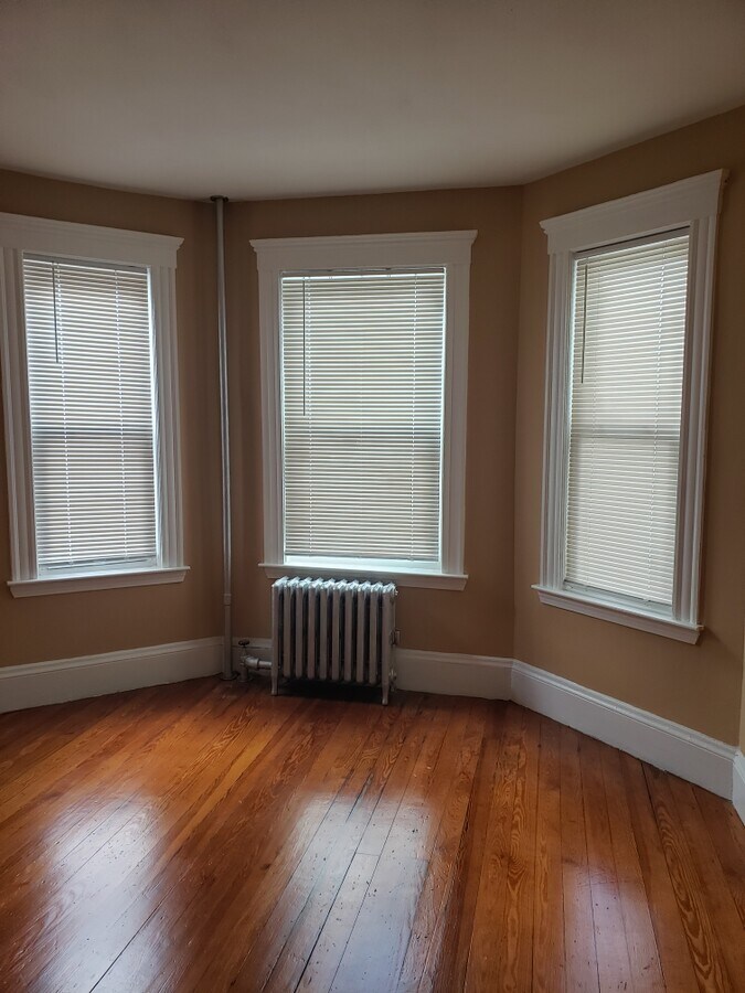 Living room - 105 Draper St Unit #1