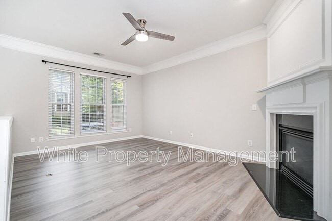Photo - 822 Granby Dr