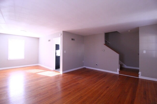 Photo - January FREE On This 2 Bedroom 1 Bath Duplex In The Waldo Area