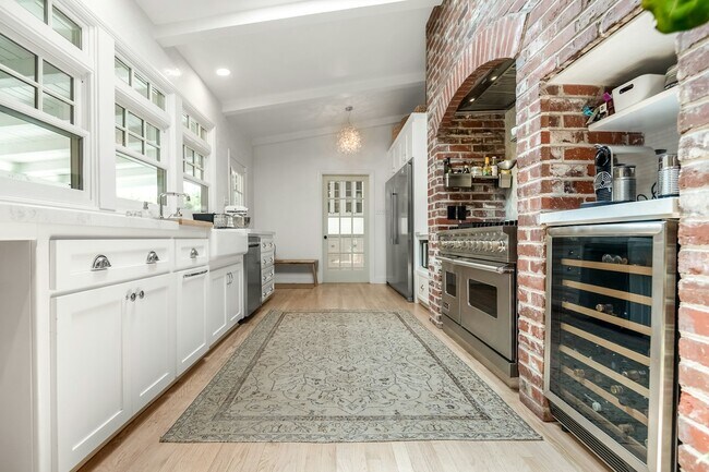 Photo - 1531 W Laurel Ave