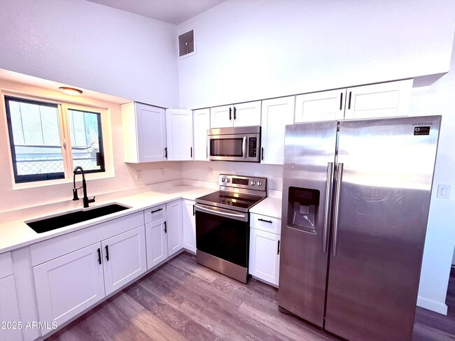 Photo - 1009 E Chipman Rd