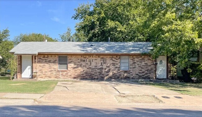 Building Photo - 1506 N W S Young Dr Unit A