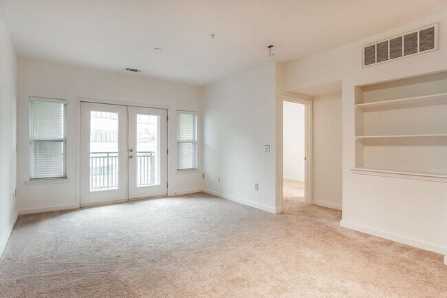 Photo - 2020 5th Ave S Unidad 437