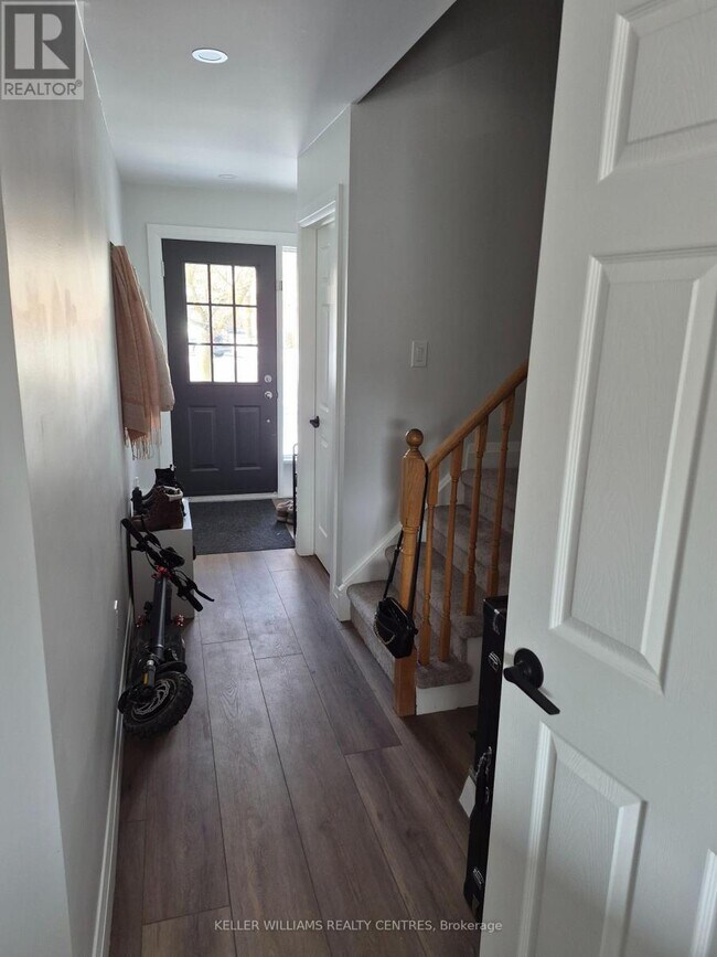 Photo - 28 Royal Cedar Ct