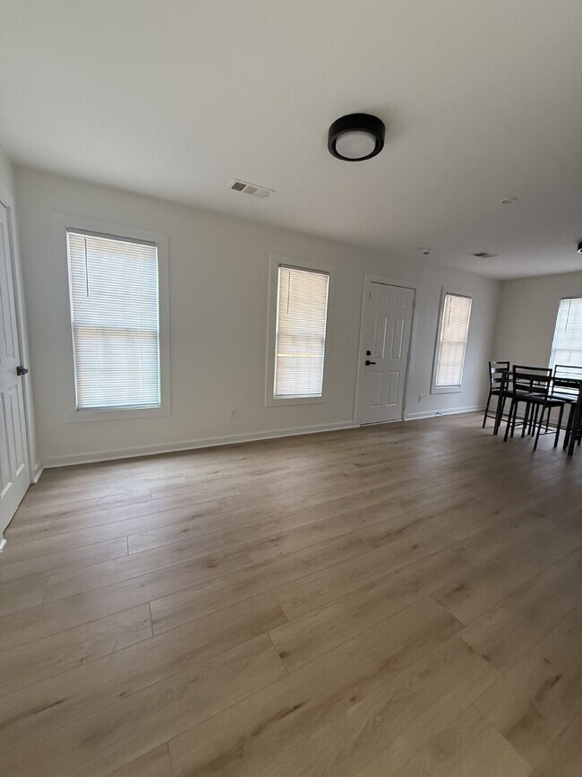 Photo - "Charming and Spacious 3-Bedroom Duplex in Atlanta – 1250 Sq Ft of Comfort!" Unidad A