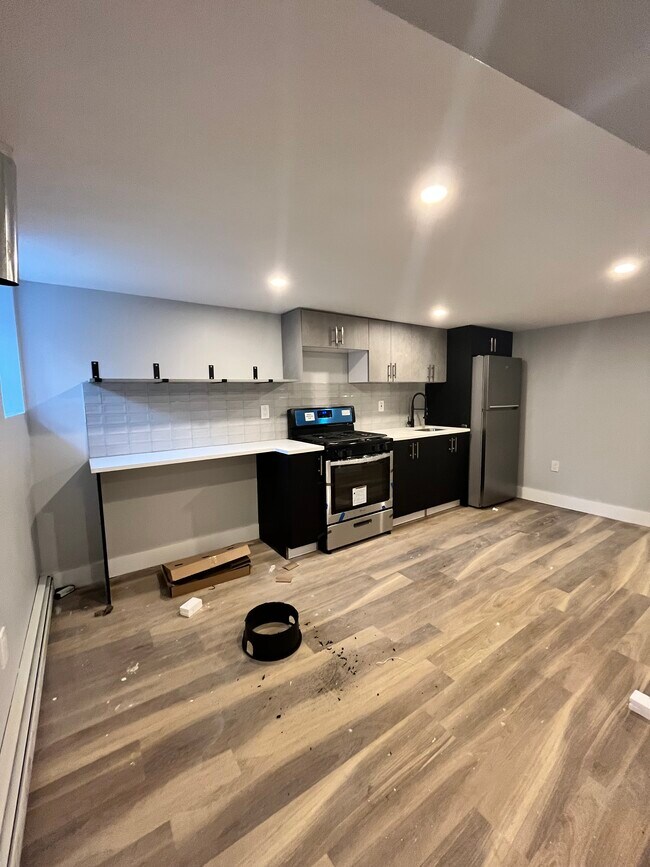 34 Clerk St Basement - 32 Clerk St Unit 1R