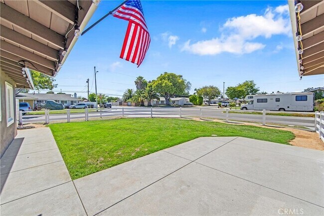5892 Meadowlark Dr
