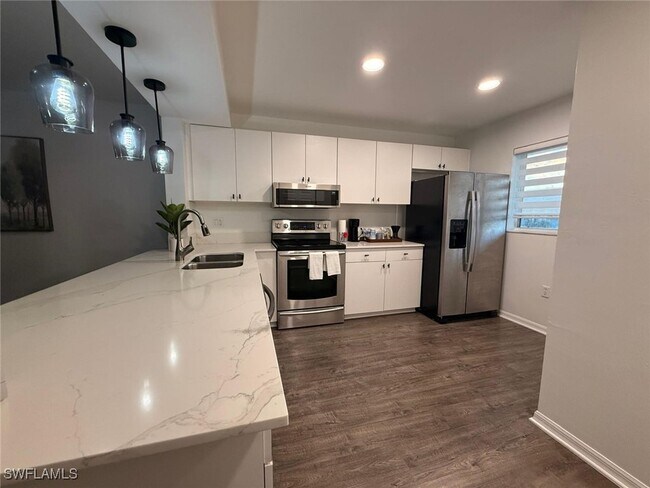 Building Photo - 146 Cypress Way E Unit 805 Rental