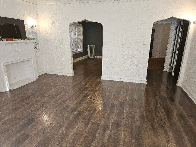 Photo - 8119 S Vernon Ave Unidad 1