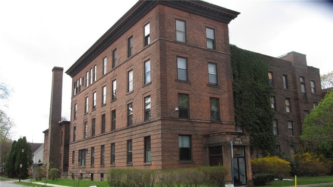 Building Photo - 775 Park Ave