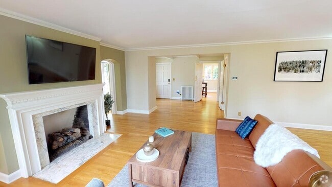 Building Photo - 2371 SW Montgomery Dr Rental