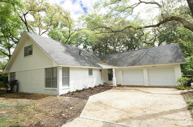 Building Photo - 596 L'Ombre Ct NE Rental