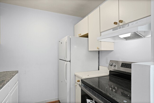 Photo - 47 Ten Broeck St Unit B