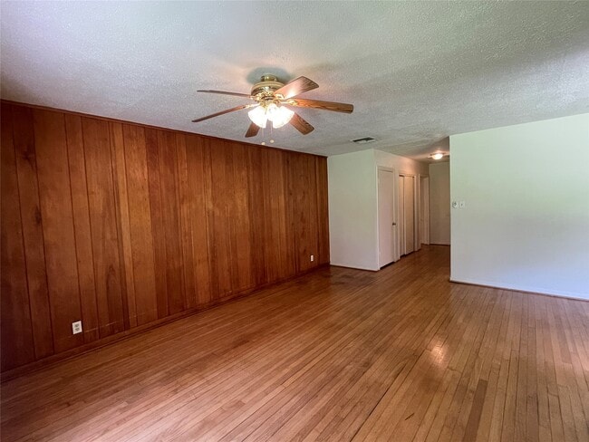 Photo - 5042 Grape St