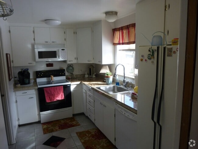 Building Photo - 2951 Newton St Rental