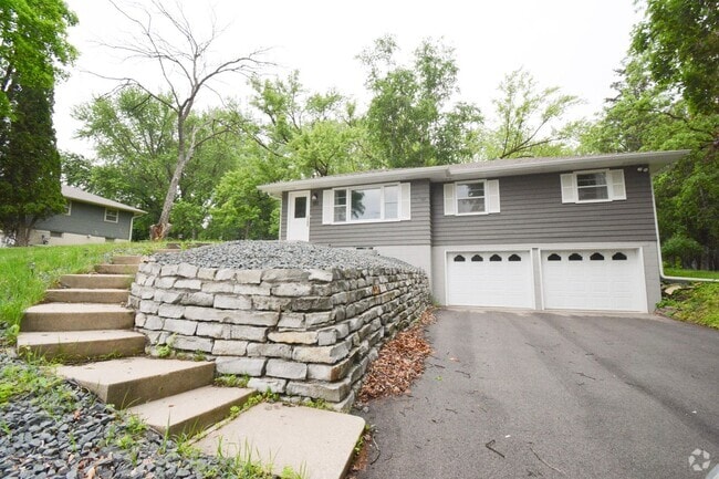 Building Photo - Updated 3 Bed 1.75 bath home available NOW!
