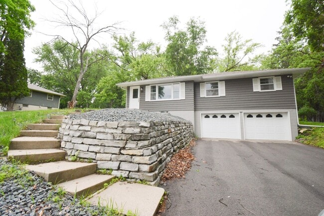 Updated 3 Bed 1.75 bath home available NOW! - Updated 3 Bed 1.75 bath home available NOW!