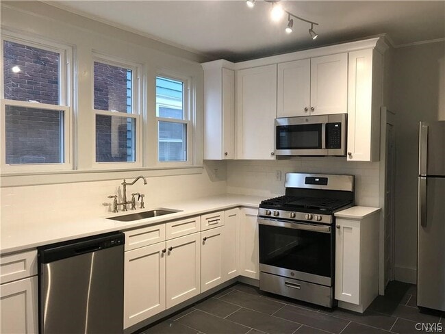Photo - 1815 James St