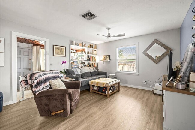 Photo - 2867 12th Ave N Unidad 1