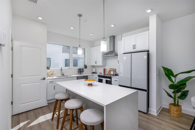 Photo - 317 15th St N