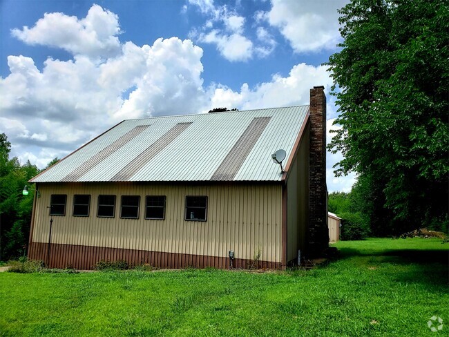 Building Photo - 1000 Parkland Dr Rental