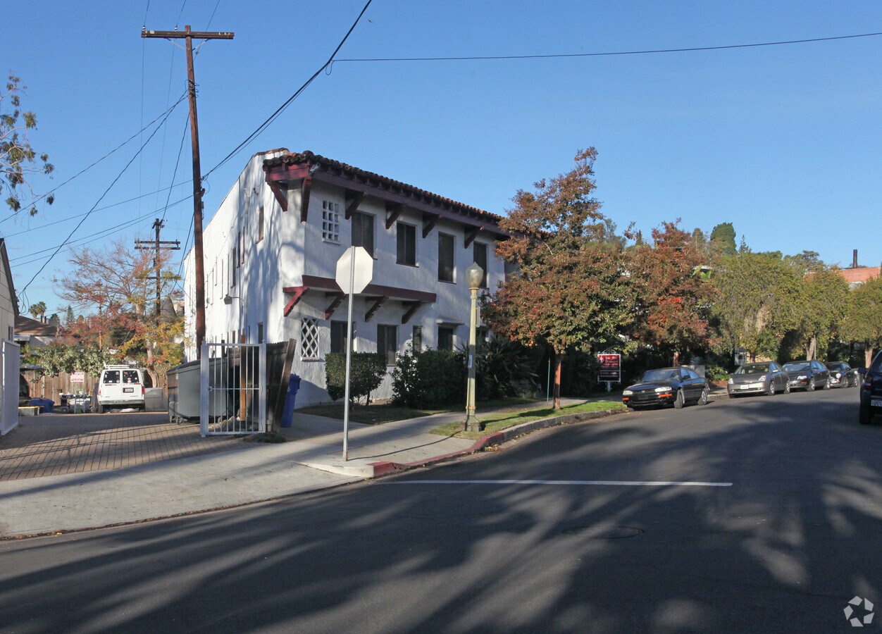 Photo - 1917 Palmerston Pl