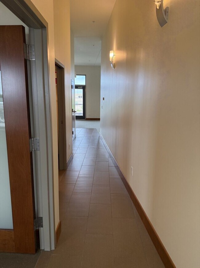 Photo - Luxury Apartment Unit BLUE EARTH - #309