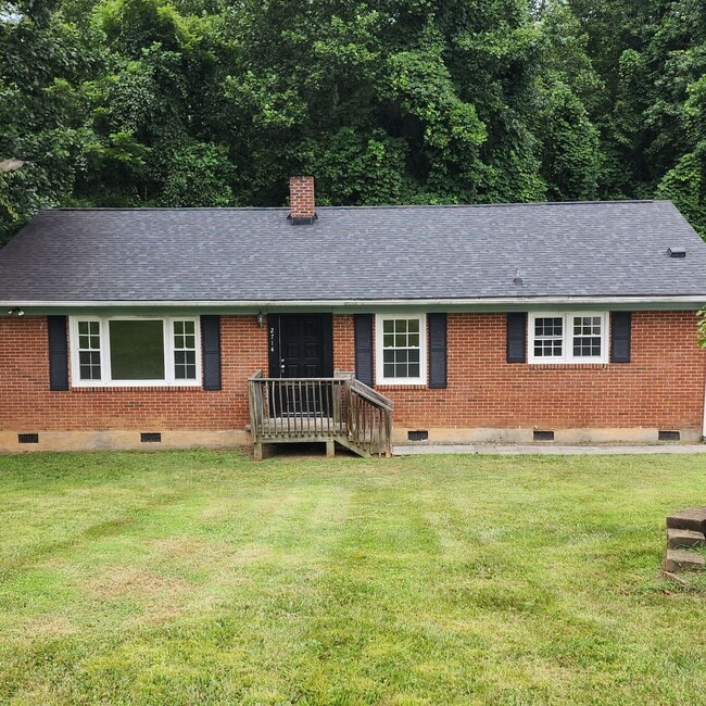Building Photo - Remodeled Brick Rancher in between Kerners... Rental