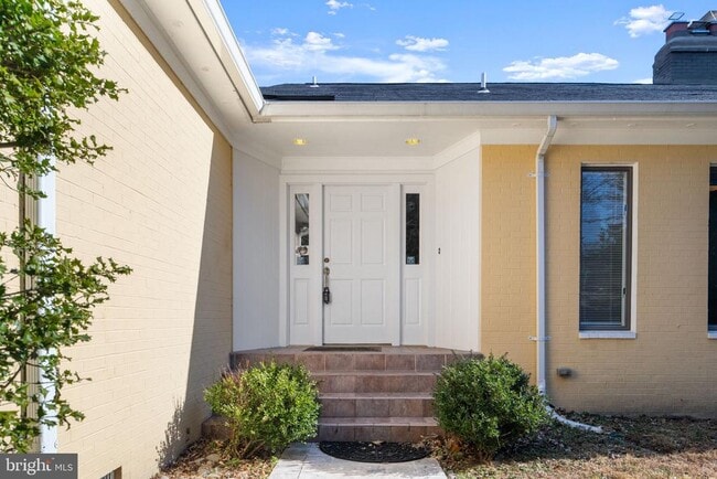 Building Photo - 901 Walker Rd