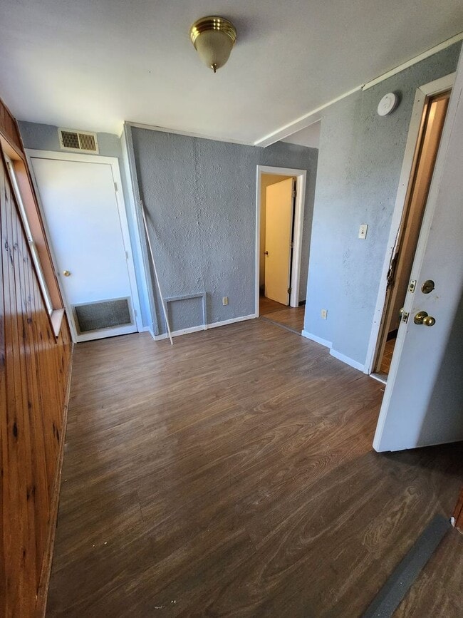 Photo - Upper 2 bedroom unit