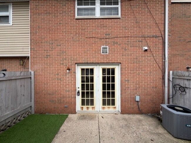 Photo - 6881-6887-6887 Emerald Ave Unit 6883