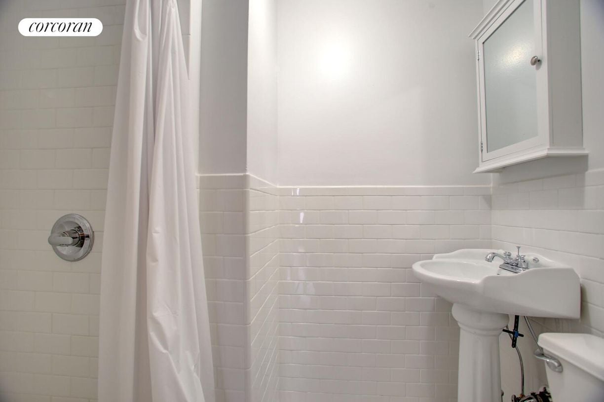 Photo - 104 W 80th St