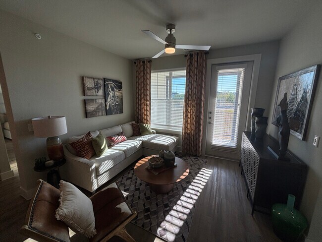 Photo - 425 El Rio St Unidad b2