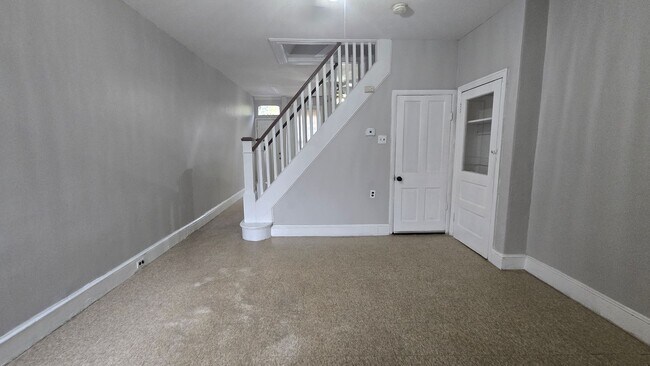 Photo - 427 Royden St