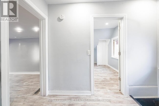 Photo - 5561 Manotick Main St