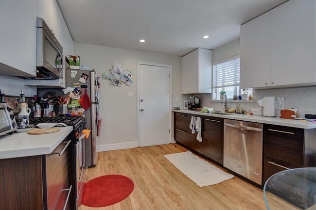 Photo - 490 California St