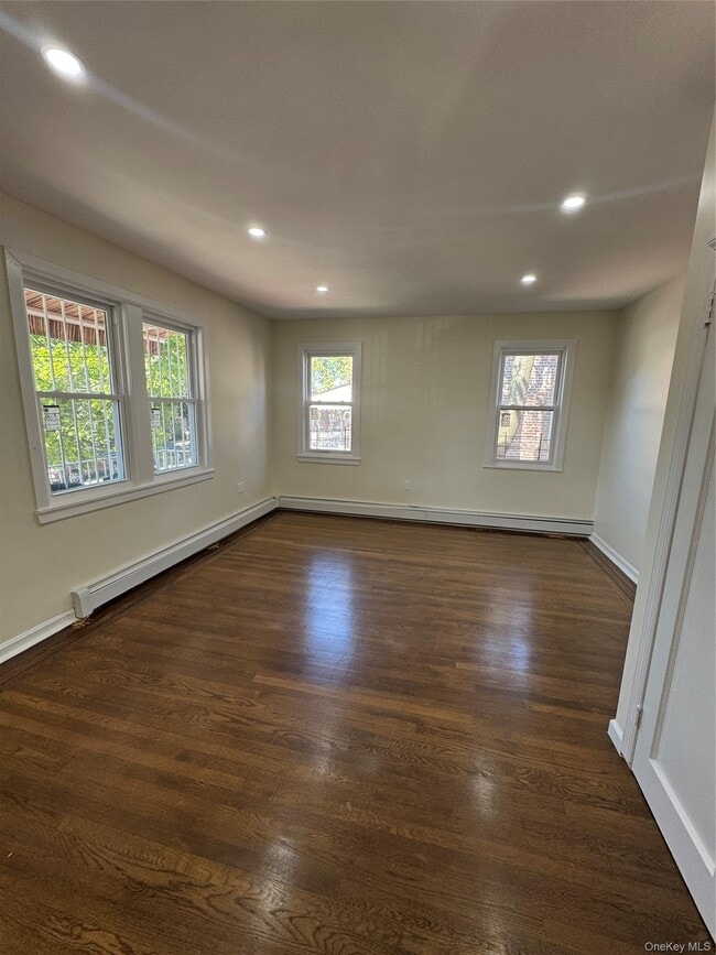 Photo - 1054 Lydig Ave