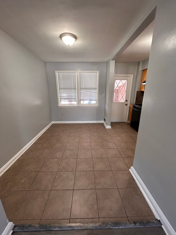 Photo - 6911 Gough St